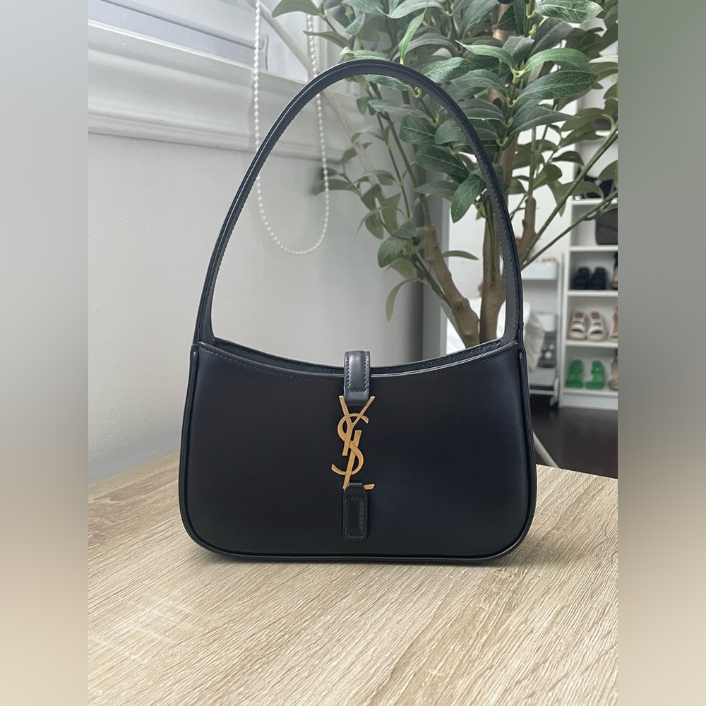 YSL 5 a 7 Mini **price not negotiable. Offers under $1200 will not be accepted**